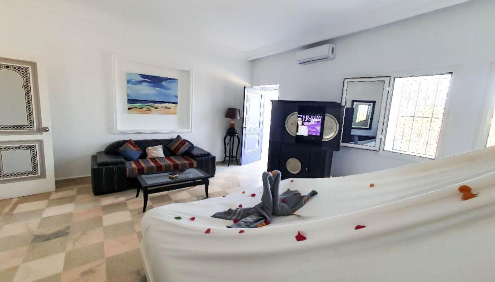 Le Patio De Mezraya Bed and breakfast *